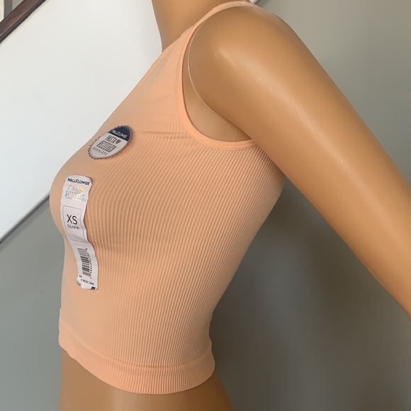 Nwt crop top - Picture 2 of 4